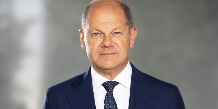 Шолц Призова за Мир в Украйна При Първия Телефонен Разговор с Путин След Повече от две Години