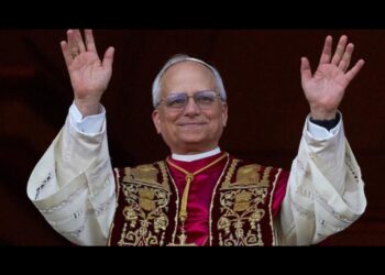 новият папа Робърт Превост Лео XIV първи американец избор на папа конклав 2025 Ватикан духовен лидер Римокатолическа църква Чикаго мисия в Перу Dicasterium pro Episcopis (Дикастерия за епископите) наследник на папа Франциск исторически прецедент католически свят