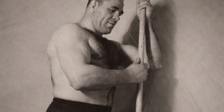 Откриха рядка снимка на Дан Колов в Британската библиотека – историческа находка за България „Редка архивна снимка на Дан Колов, открита в Британската библиотека – българският борец легенда“