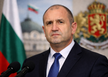 Румен Радев по време на политическа криза и подготовка за предсрочни избори в България