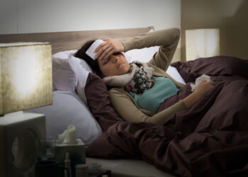 Грип А върлува: всичко важно за симптомите, лечението и превенцията Грип А – човек с висока температура и симптоми на грип през зимните месеци