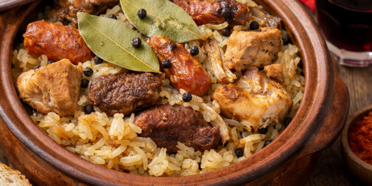 Традиционна българска капама в глинен гювеч с кисело зеле, месо и ориз