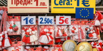 Мартеници с обозначени цени в евро и левове на пазар преди празника Баба Марта 2026